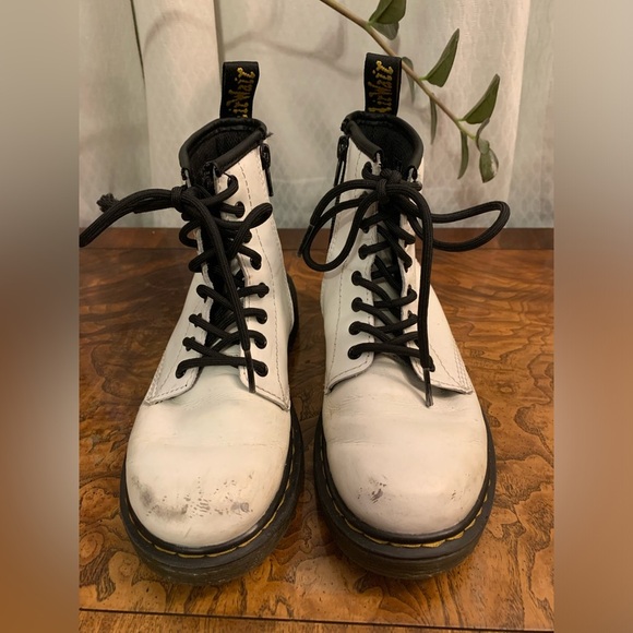 Dr. Martens 1460 8-Eye Boot - Little Kid / Big Kid - White size 1 unisex - Picture 5 of 9